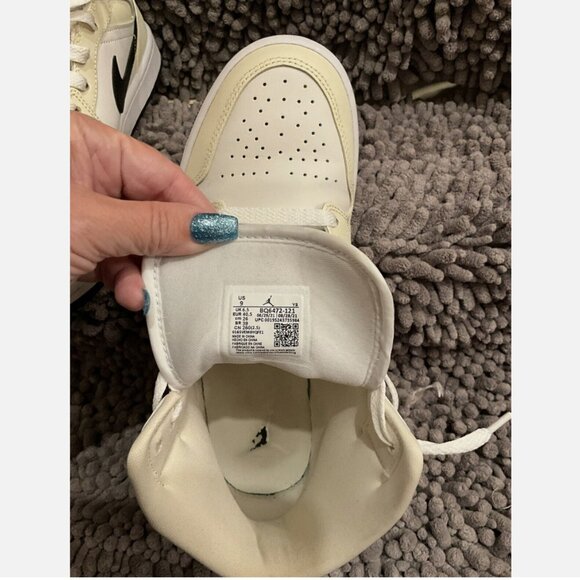 Women’s Air Jordan 1 MID Coconut Milk /Black Sz 9 euc 2021 - Picture 6 of 13